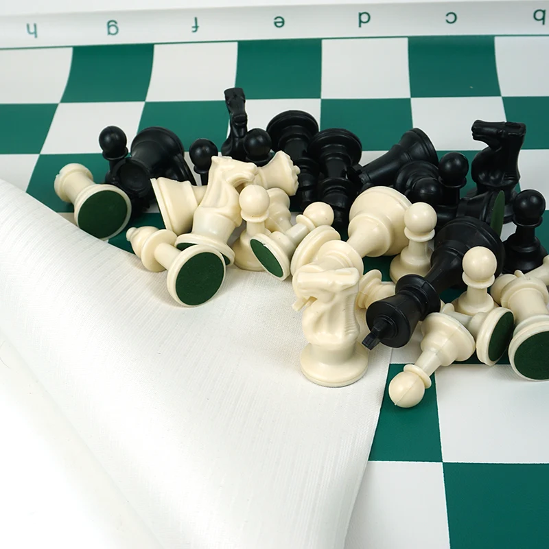 How to choose the material of the chess pieces?
